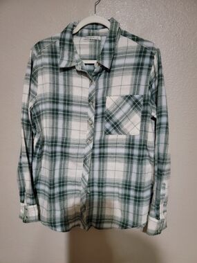 Womens Green Plaid Button-Up Shirt